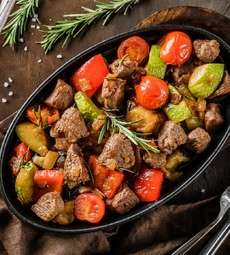 Тушенная баранина с картофелем и овощами